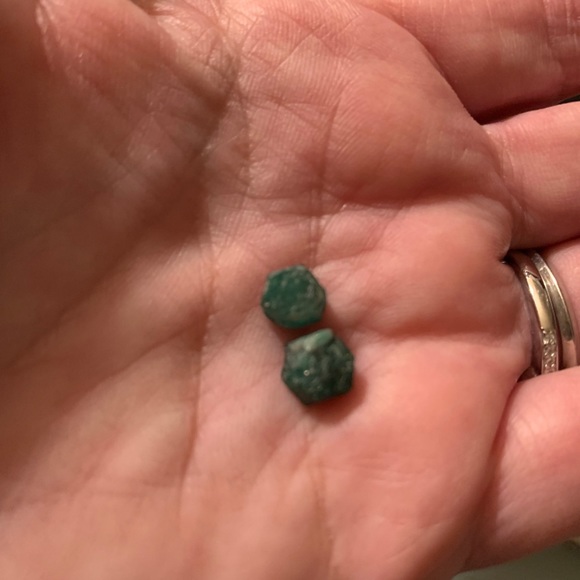 Rough emeralds - Picture 2 of 5